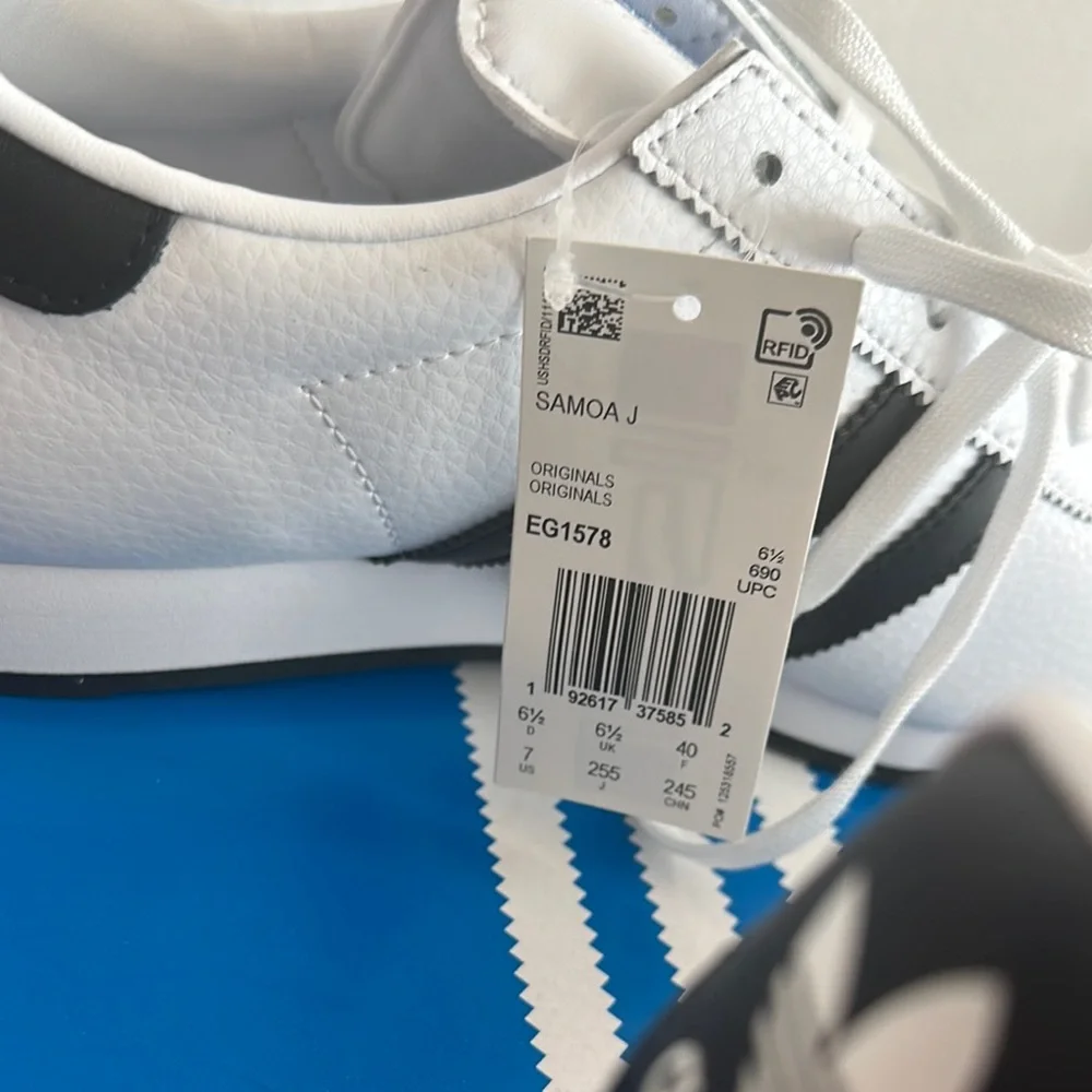 NWT Adidas Samoa Big kids White and Black Sneakers size 7 - Picture 2 of 4